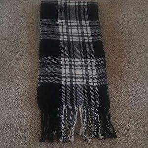 Black and white scarf